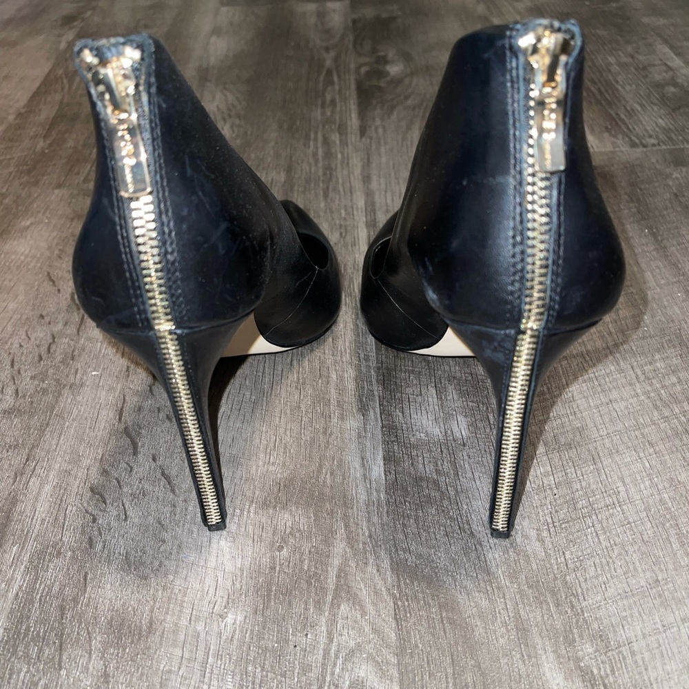 BCBGeneration zipper pump in 10.5